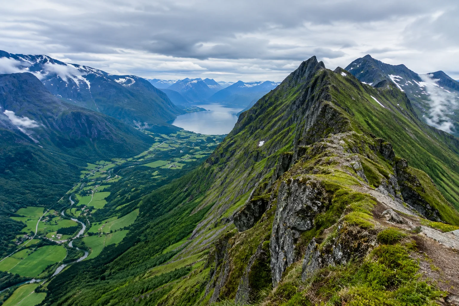 Trail Runner Ida Amelie Robsahm Dies After Fall on Romsdalseggen in Norway