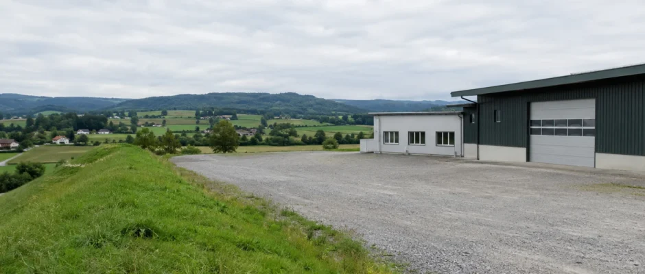 Rural company site embankment in Thurgau, Switzerland, similar to the site of the September 2026 Buhwil accident