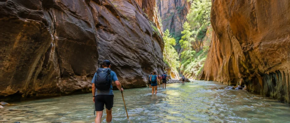 can you hike the narrows without a guide